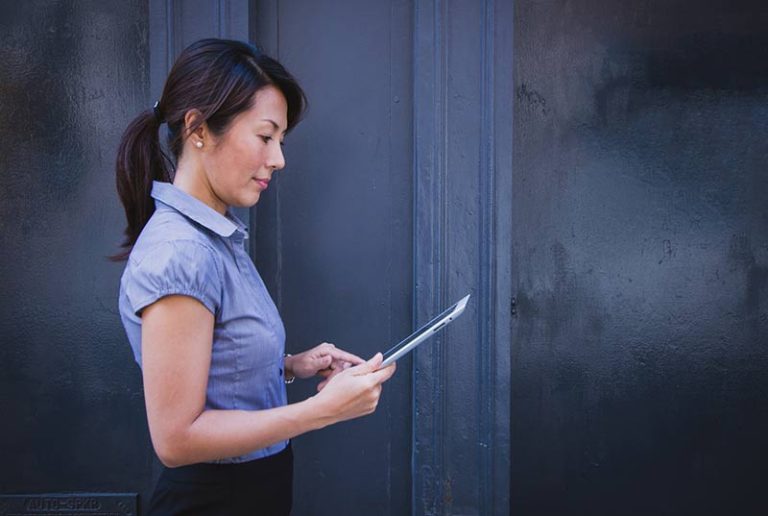 computer-mobile-work-person-light-woman-717948-pxhere