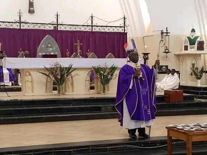 Bukavu : Mgr Maroy préside l’eucharistie du Mercredi des Cendres et rappelle les exigences du carême