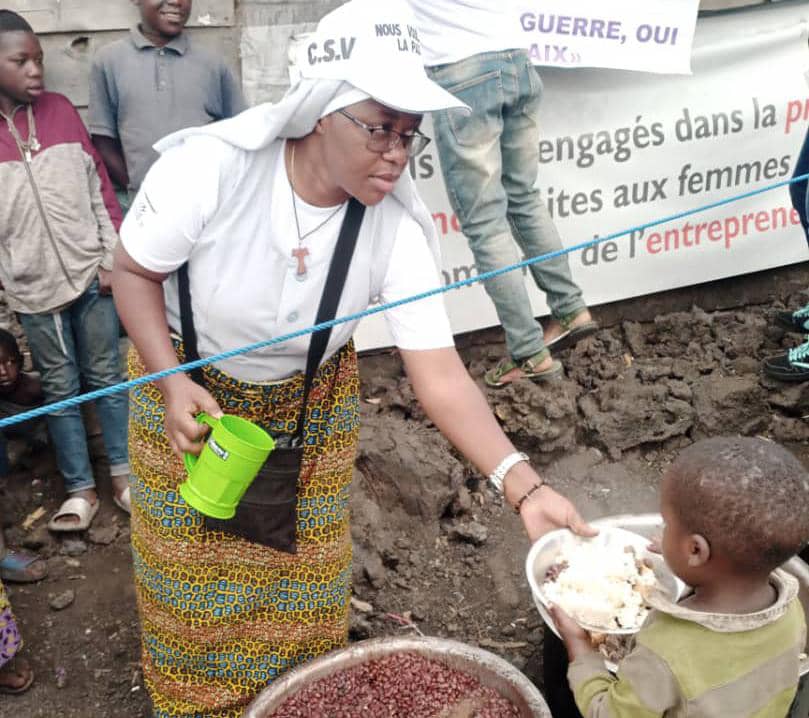 Guerre du M23 : Un geste de solidarité exemplaire des élèves de La Véronique envers les déplacés de Goma